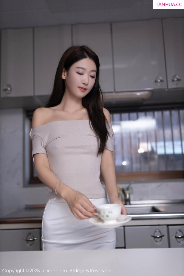 唐安琪  [XiuRen]高清写真图 2023.11.20 No.7689 唐安琪 短裙美腿第5张图片
